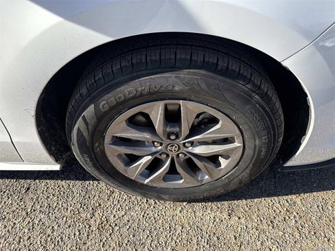 Certified 2024 Toyota Sienna LE image 10