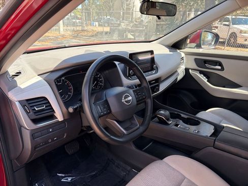 Used 2025 Nissan Rogue SV image 30