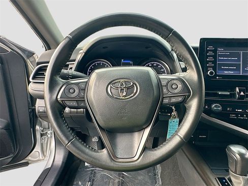 Used 2023 Toyota Camry SE image 11