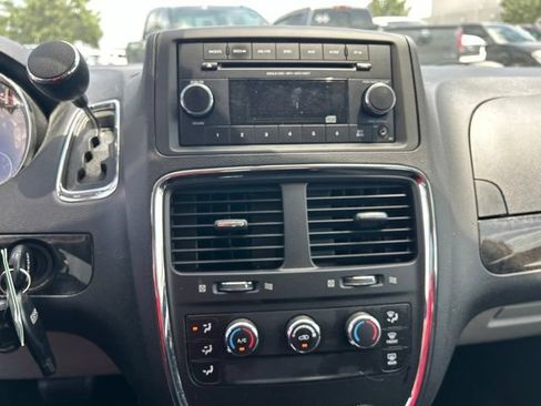 Used 2016 Dodge Grand Caravan American Value Package FWD image 25
