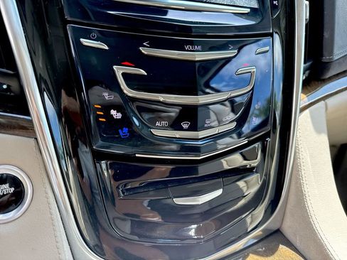 Used 2018 Cadillac Escalade Luxury AWD/4WD image 50