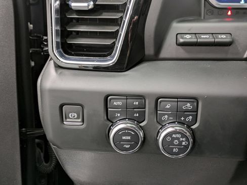 Used 2023 GMC Sierra 1500 Denali w/ Technology Package AWD/4WD image 21