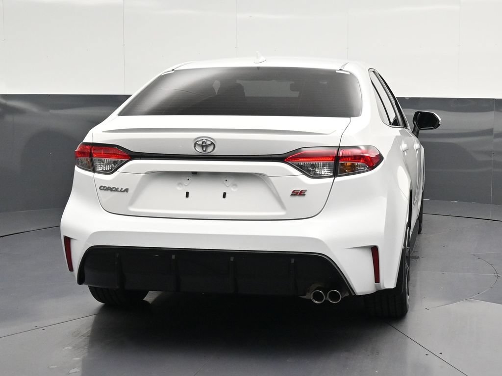 Used 2024 Toyota Corolla SE FWD image 2