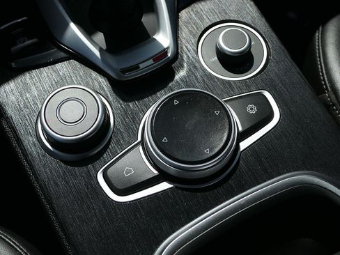 Used 2023 Alfa Romeo Stelvio Sprint RWD image 19