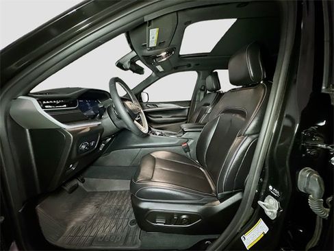 Certified 2024 Jeep Grand Cherokee Limited w/ Black Appearance Package image 11