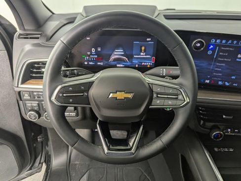 Used 2025 Chevrolet Suburban High Country image 14