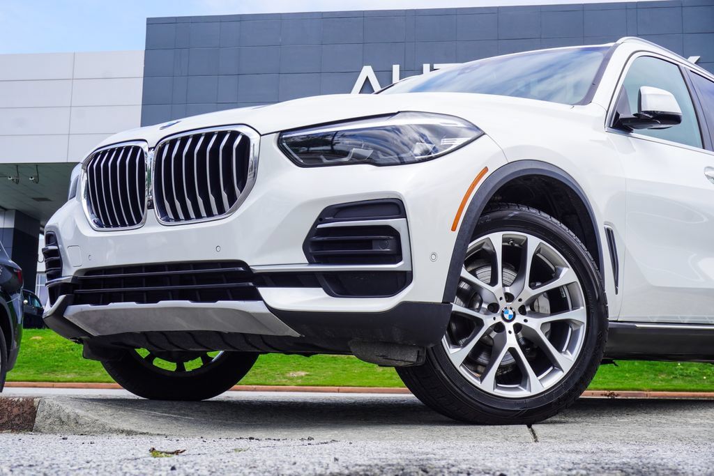 Used 2023 BMW X5 sDrive40i RWD image 2