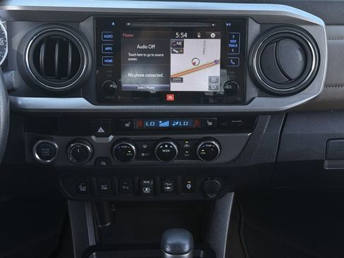 Used 2018 Toyota Tacoma Limited image 19