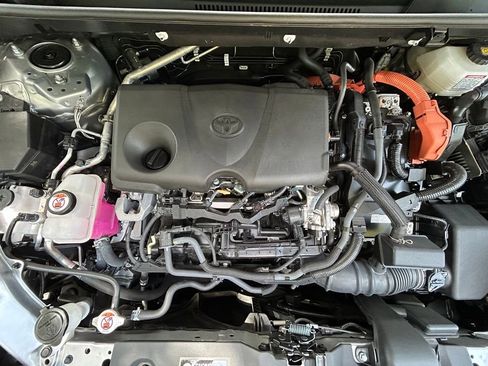 Used 2025 Toyota RAV4 XLE AWD/4WD image 12