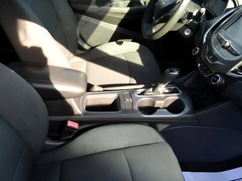 Used 2017 Chevrolet Cruze LT FWD image 17