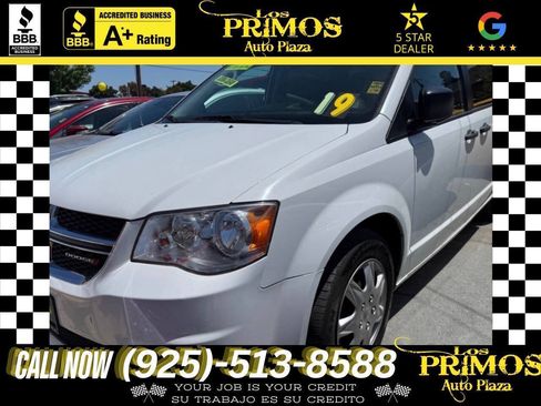 Used 2019 Dodge Grand Caravan SE FWD image 1