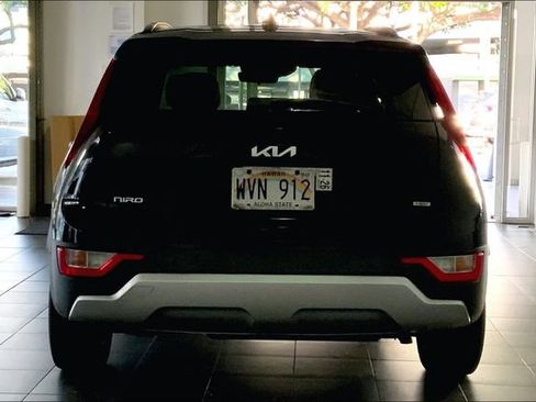 Used 2023 Kia Niro EX FWD image 4