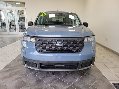 Used 2025 Ford Maverick XLT image 3