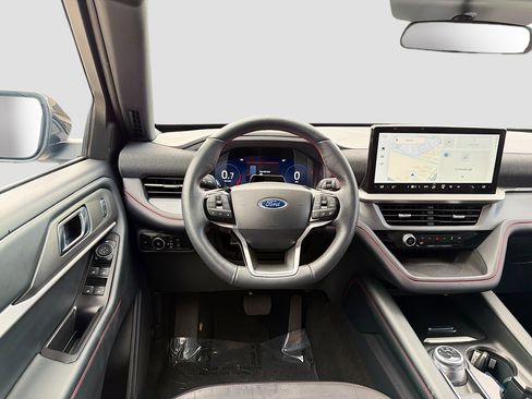 Used 2025 Ford Explorer ST-Line w/ ST-Line Street Pack image 17