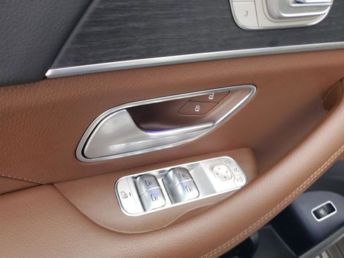 Certified 2025 Mercedes-Benz GLS 450 4MATIC image 15