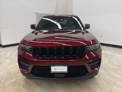 Used 2023 Jeep Grand Cherokee Altitude image 2