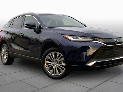 Used 2022 Toyota Venza XLE AWD/4WD image 3