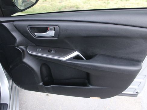 Used 2015 Toyota Camry SE FWD image 43