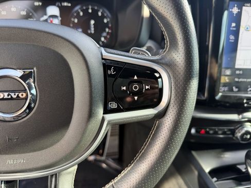 Used 2018 Volvo XC60 T6 R-Design w/ Convenience Package image 18