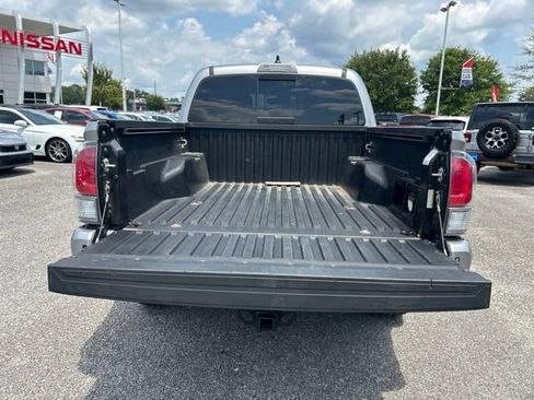 Used 2021 Toyota Tacoma TRD Sport w/ Technology Package AWD/4WD image 17