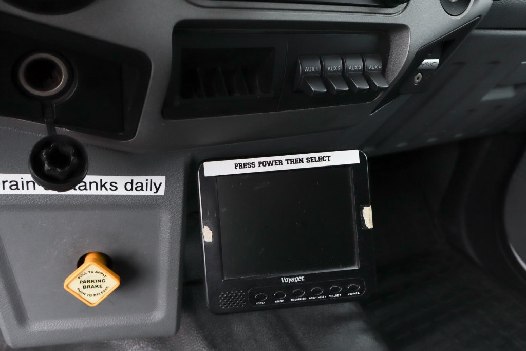 Used 2015 Ford F650 2WD Crew Cab Super Duty image 29