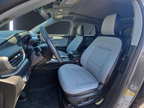 Used 2021 Ford Explorer XLT w/ Equipment Group 202A AWD/4WD image 9