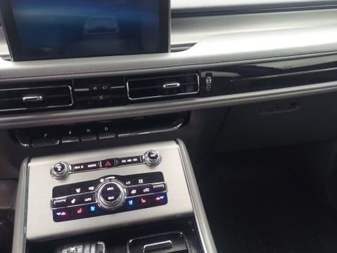 Used 2020 Lincoln Aviator Reserve w/ Equipment Group 202A image 11