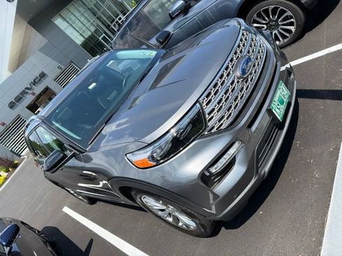 Used 2024 Ford Explorer Limited w/ Limited Technology Package AWD/4WD image 3