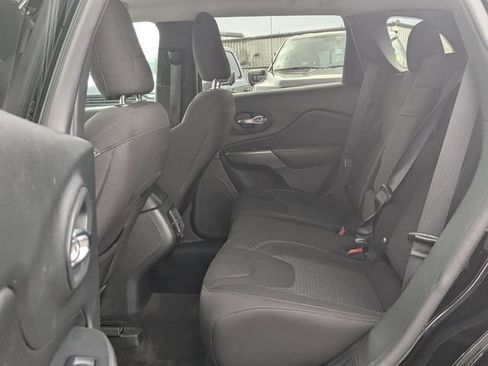 Used 2019 Jeep Cherokee Latitude w/ Popular Appearance Group AWD/4WD image 22