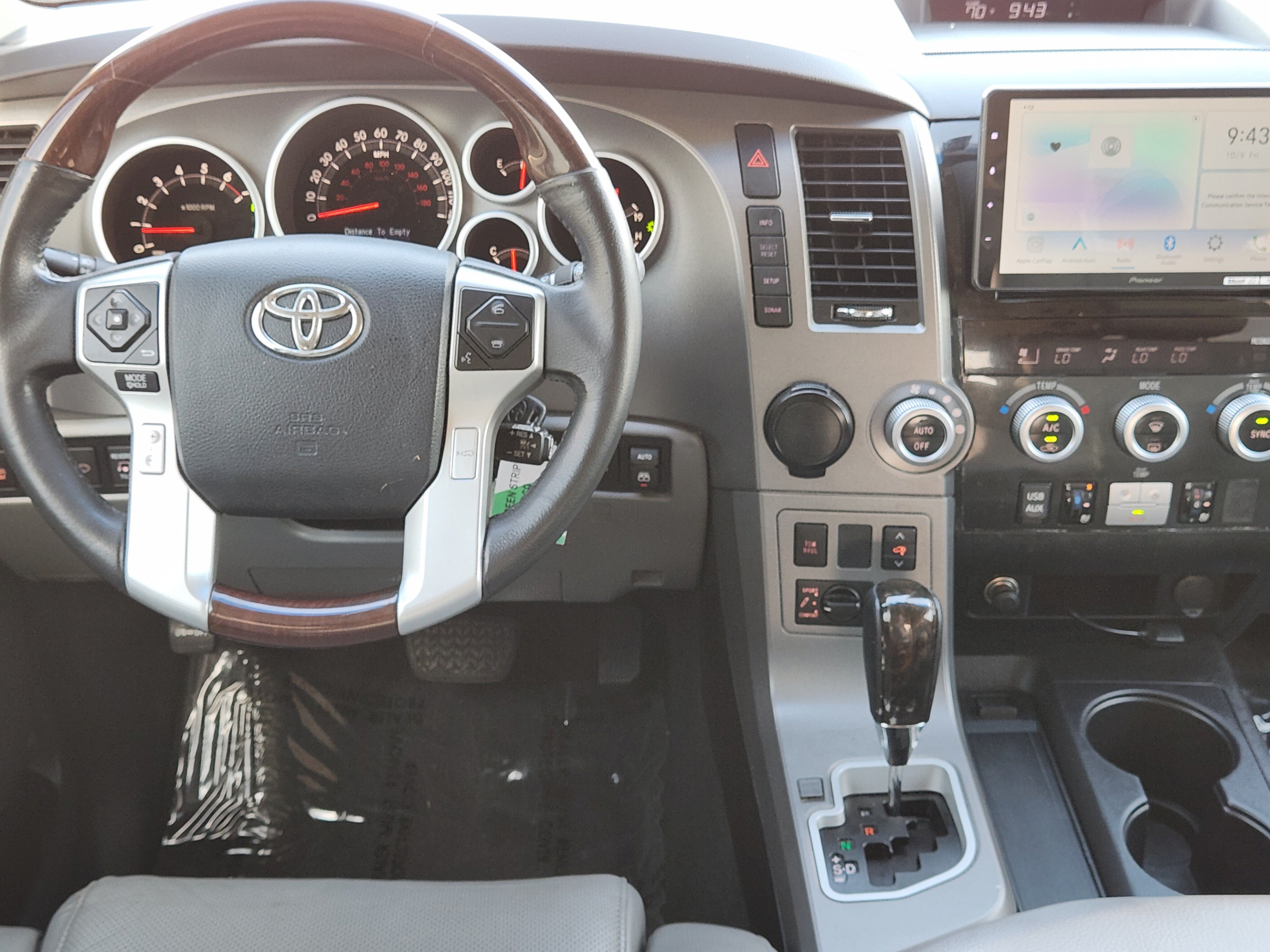 Used 2014 Toyota Sequoia Platinum RWD image 21