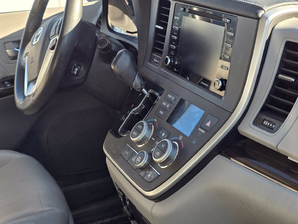 Used 2020 Toyota Sienna XLE FWD image 15