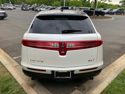 Used 2018 Lincoln MKT AWD image 31