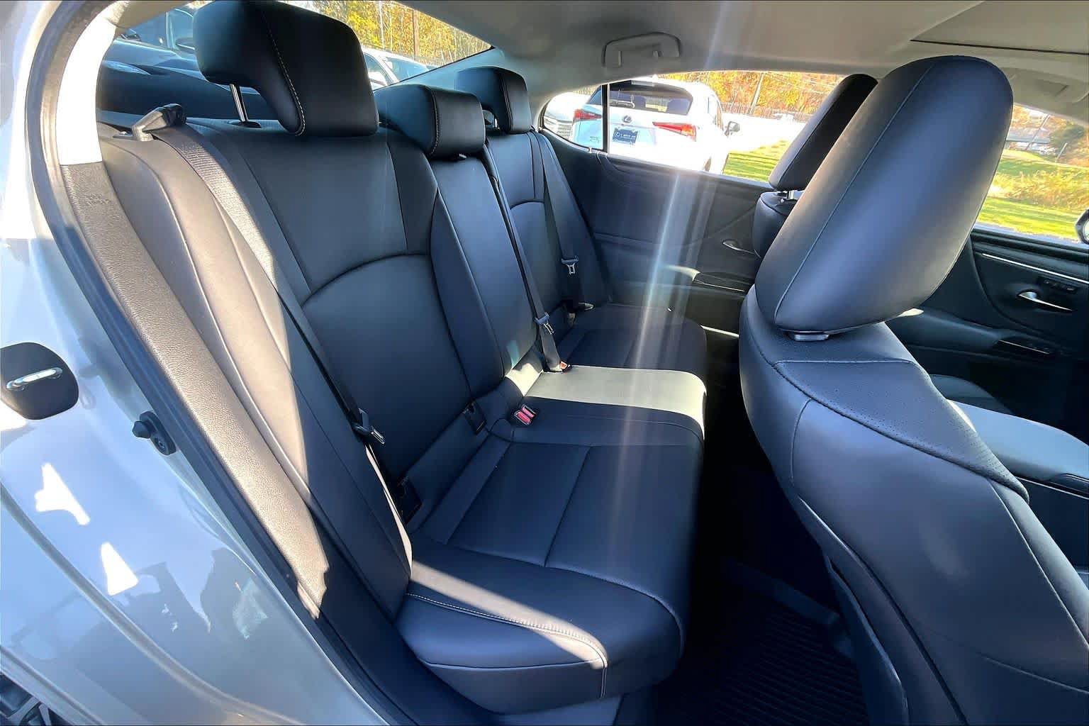 Used 2024 Lexus ES 350 w/ Premium Package FWD image 25