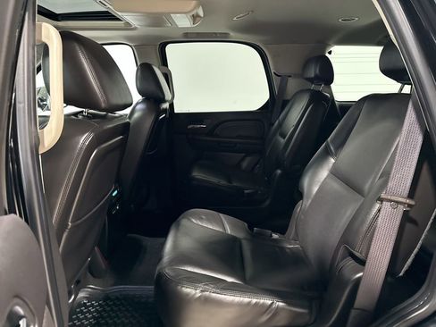 Used 2007 Cadillac Escalade AWD w/ Information Package image 30