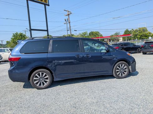 Used 2020 Toyota Sienna XLE Premium AWD/4WD image 5