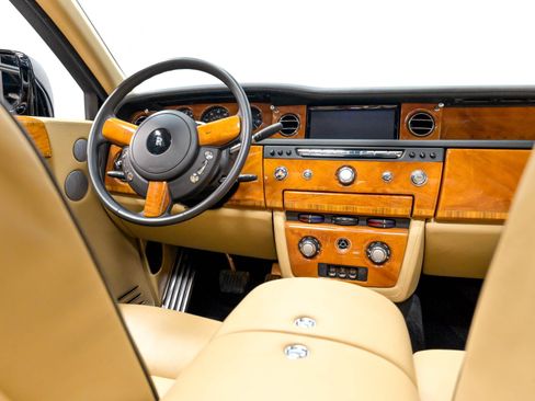Used 2013 Rolls-Royce Phantom Sedan RWD image 44