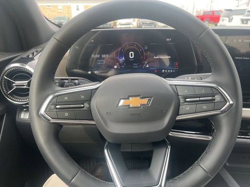 New 2026 Chevrolet Equinox LT w/ Convenience Package II FWD image 19