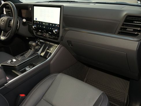 Used 2026 Lexus GX 550 AWD/4WD image 5