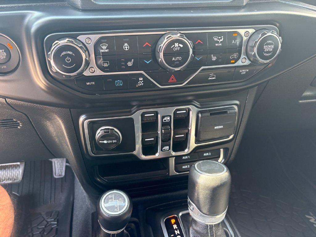 Used 2022 Jeep Wrangler Unlimited Sahara w/ Cold Weather Group AWD/4WD image 17