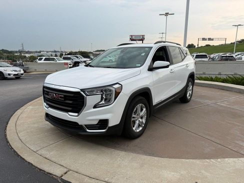 Used 2022 GMC Terrain SLE w/ Driver Convenience Package FWD image 10