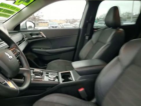 Used 2023 Mitsubishi Outlander SE image 10