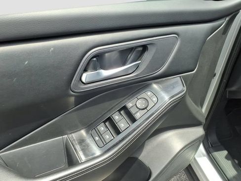 Used 2024 Nissan Rogue SV AWD/4WD image 15
