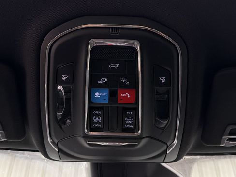 Used 2025 Jeep Grand Cherokee L Altitude AWD/4WD image 31