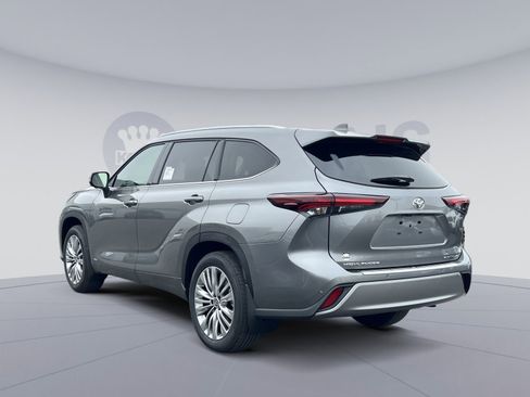 New 2026 Toyota Highlander Platinum image 4