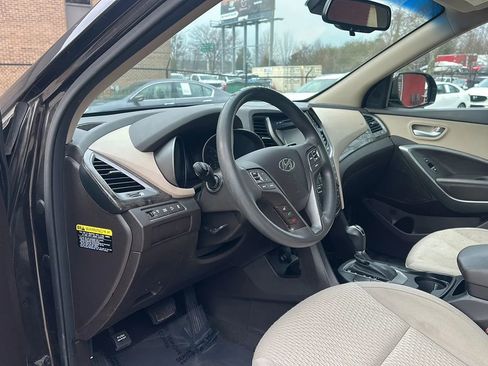 Used 2018 Hyundai Santa Fe SE image 11