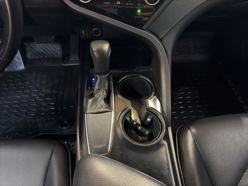 Used 2019 Toyota Camry SE w/ Convenience Package image 20
