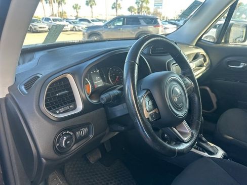 Used 2016 Jeep Renegade Latitude w/ Popular Equipment Group image 19