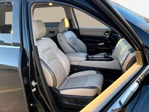 Used 2022 Nissan Pathfinder Platinum w/ Cargo Package image 7