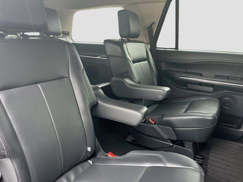 Used 2024 Ford Expedition XLT RWD image 28
