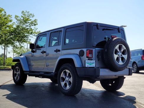 Used 2017 Jeep Wrangler Unlimited Sahara AWD/4WD image 6